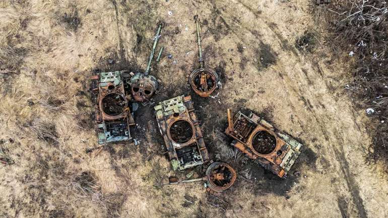 На росії закінчуються величезні запаси озброєнь радянських часів – The Economist