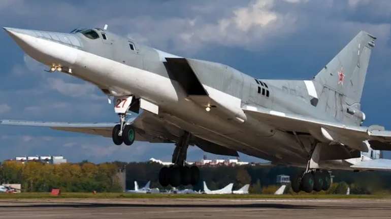 Українські дрони вразили російський бомбардувальник-ракетоносій ТУ-22М3