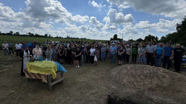 У рідний Хорол «на щиті» повернувся незламний фронтовик Олег Черкаський