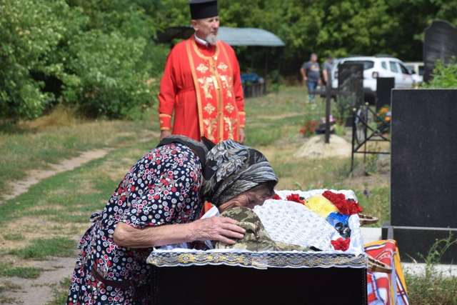 Захисник України Олексій Василенко повернувся у Нові Санжари «на щиті»_9