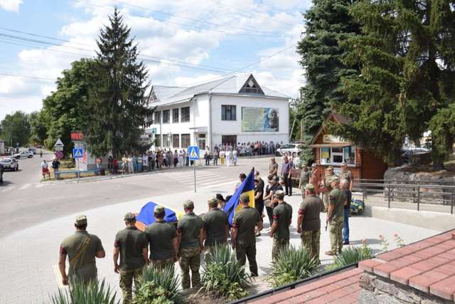 Захисник України Олексій Василенко повернувся у Нові Санжари «на щиті»_1