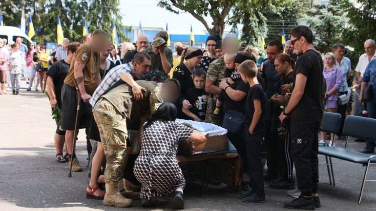 Зіньків знову у жалобі — воїн Олексій Попов «на щиті»