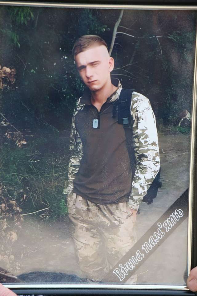 Зіньків знову у жалобі — воїн Олексій Попов «на щиті»_5