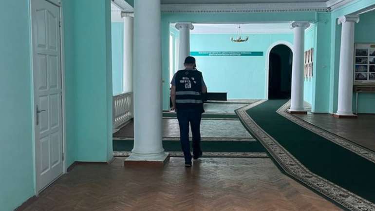 Працівники військової контррозвідки СБУ у міськраді.