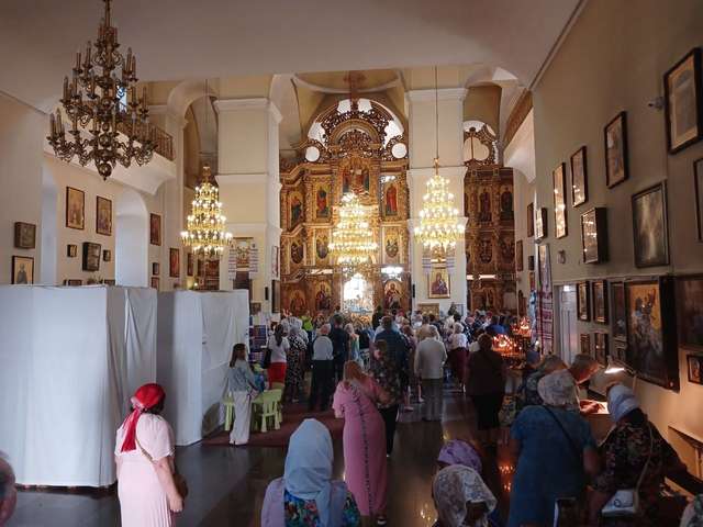Богослужіння у Свято-Успенському кафедральному соборі Полтави 15 серпня 2024 року
