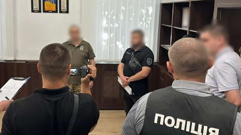На Буковині затримали посадовців квартирно-експлуатаційного відділу
