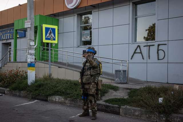 Український воїн у звільненій Суджі