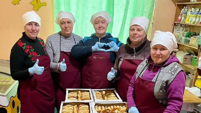 Зіньківські господині передали понад 30 тонн продуктів захисникам України