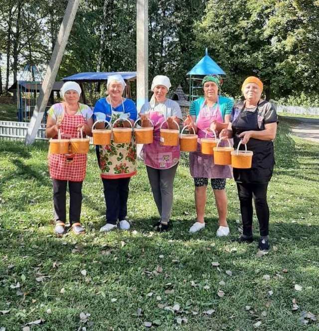 Зіньківські господині передали понад 30 тонн продуктів захисникам України_1