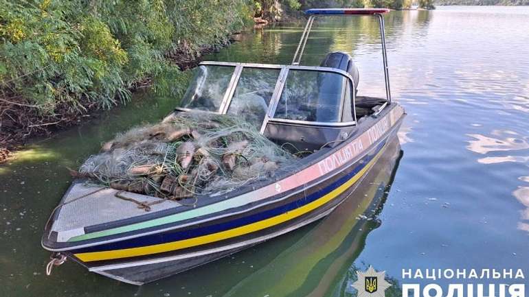 Із Дніпрових вод поблизу Градизька витягли кілометрові браконьєрські сітки