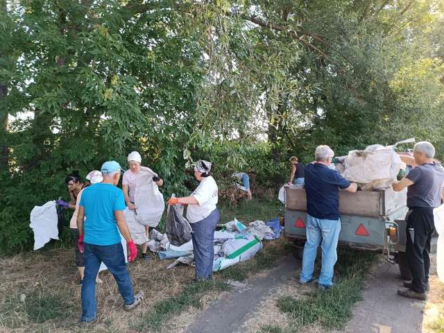 Зіньківські комунальники отримують зарплату за неробство_1