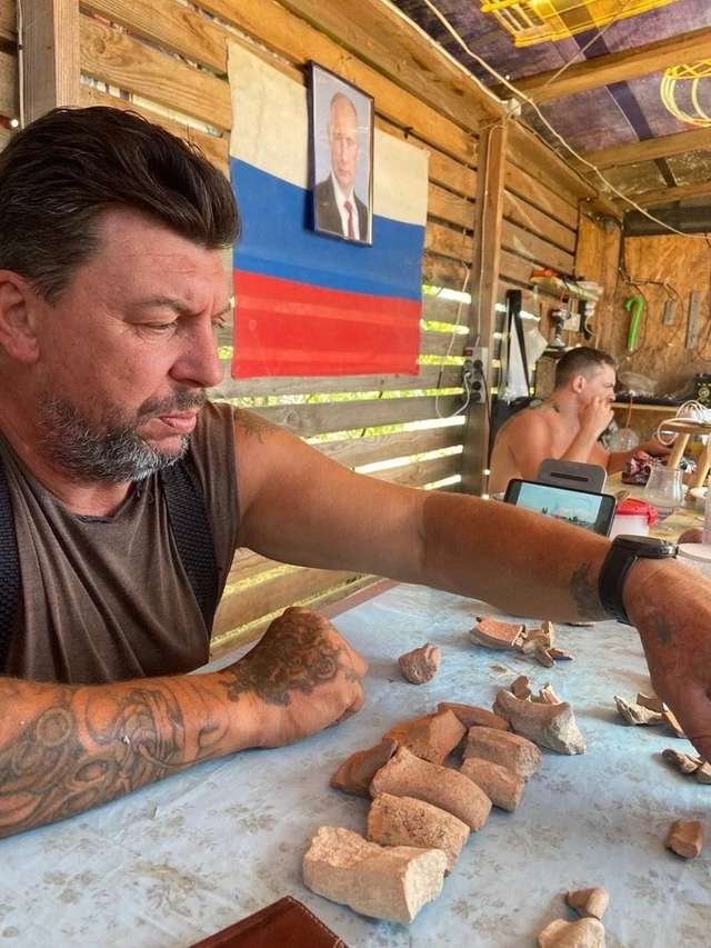 Росіяни вихваляються масштабним вандалізмом у Херсонесі_3