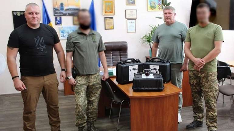 Фронтовики Миргородського загону ТрО отримали дрони від громади