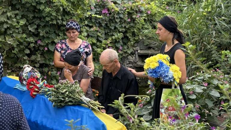 У Хоролі поховали молодого українського танкіста Віталія Єршова