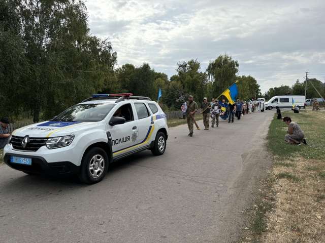 У Хоролі поховали молодого українського танкіста Віталія Єршова_3