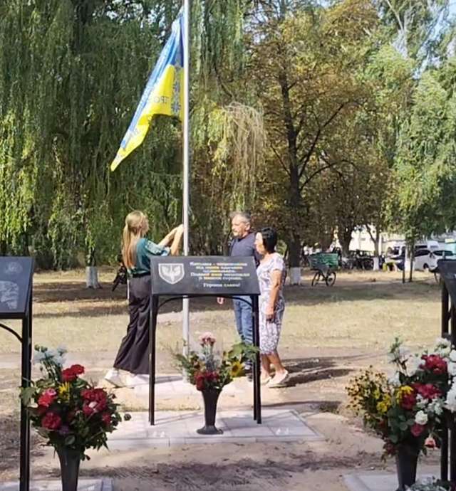 Кобеляцька громада гідно вшановує полеглих на війні земляків_3