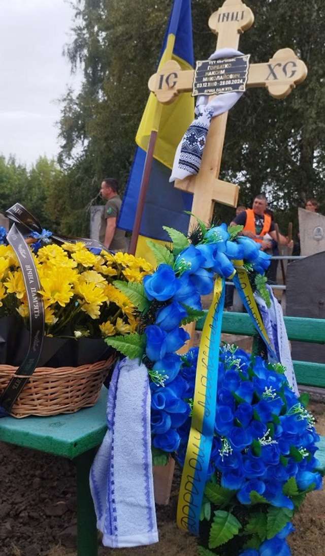 Захисника України Максима Горбатка повернули у Карлівку «на щиті»_7