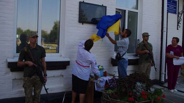 Воїна-Героя зі Старих Санжарів Олександра Іняткіна увічнили у граніті