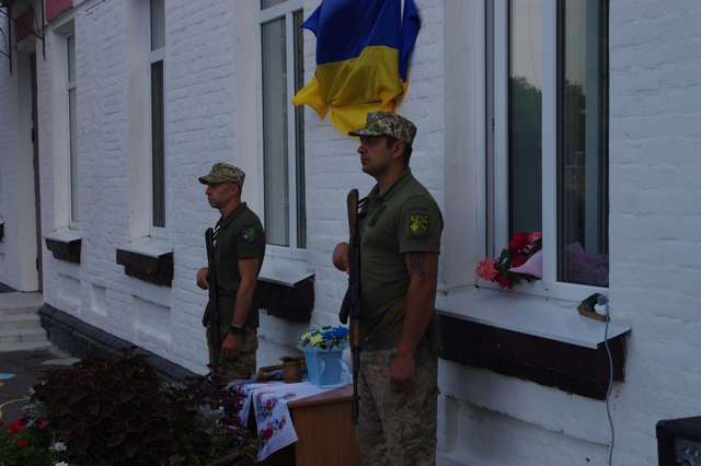 Воїна-Героя зі Старих Санжарів Олександра Іняткіна увічнили у граніті_1