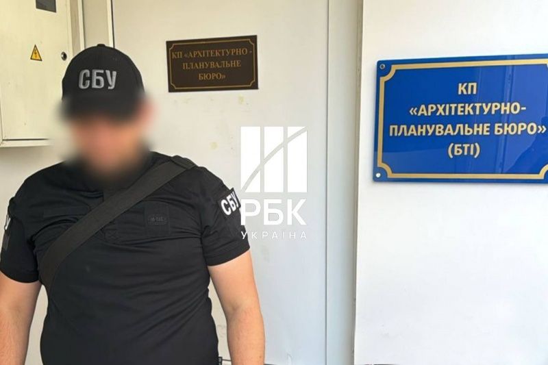 СБУ прийшла з обшуками до Ужгородської міськради_5