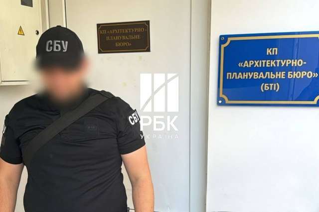 СБУ прийшла з обшуками до Ужгородської міськради_5