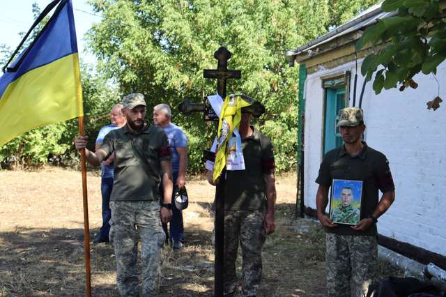 Уродженця Полтавщини Дениса Моспанка повернули із фронту «на щиті»_7