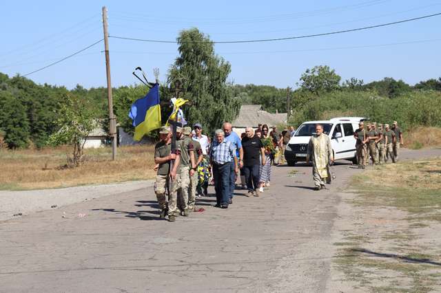 Уродженця Полтавщини Дениса Моспанка повернули із фронту «на щиті»_9