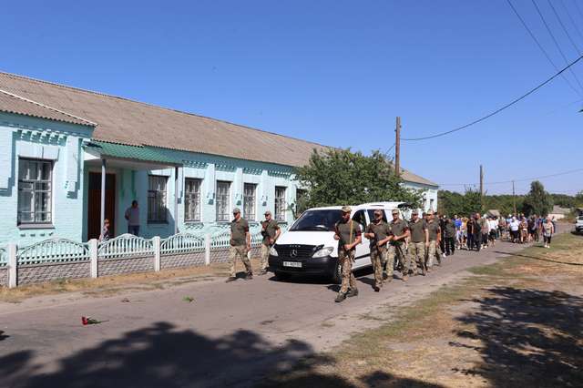 Уродженця Полтавщини Дениса Моспанка повернули із фронту «на щиті»_1