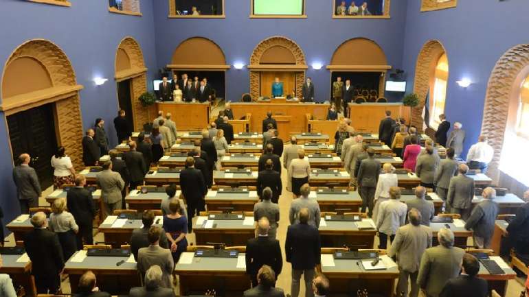 Естонія перетворюється на двопартійну республіку