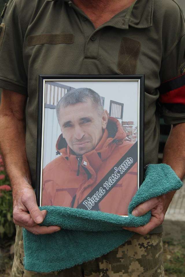 У Зінькові поховали майданівця і добровольця Романа Юмашева_5