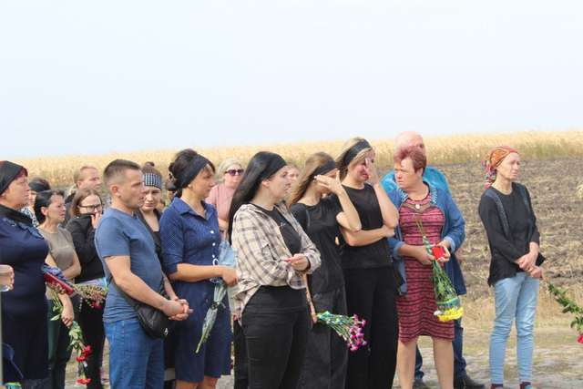 У Зінькові поховали майданівця і добровольця Романа Юмашева_3