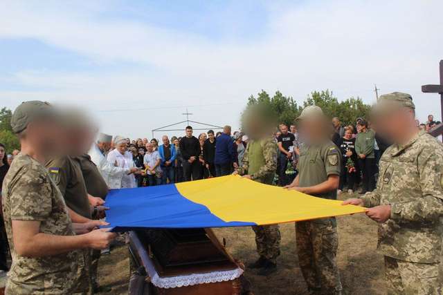 У Зінькові поховали майданівця і добровольця Романа Юмашева_9