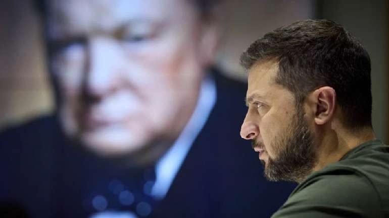 Гарно написані промови не роблять із блазня державника