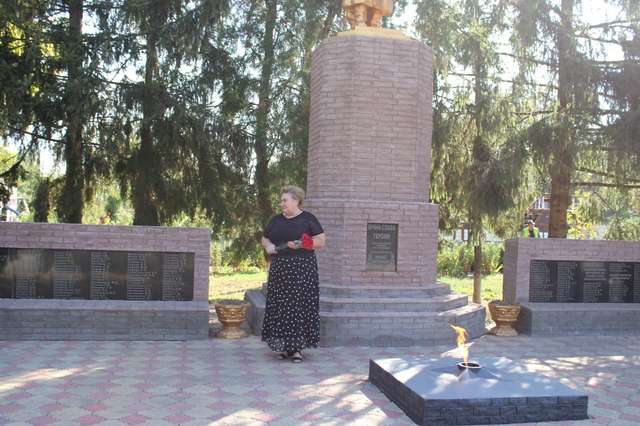 Влада Семенівки відсвяткувала «совєцьке визволення від фашистських загарбників»_1