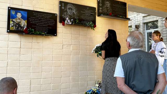У Кобеляках відкрили пам'ятні дошки полеглим на передовій землякам_1