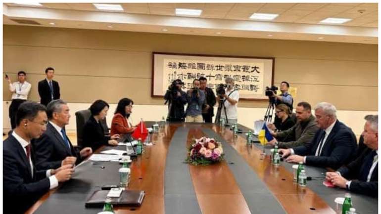 Глава держави Єрмак зустрівся з очільником МЗС Китаю Ван Ї