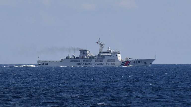 Китай вперше відправив військові кораблі в Північний Льодовитий океан