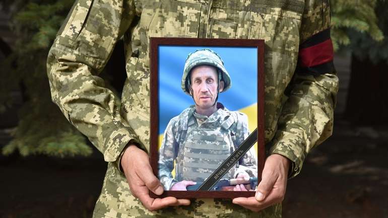 Герої вмирають — у Пирятин «на щиті» повернувся фронтовик Іван Суханкін