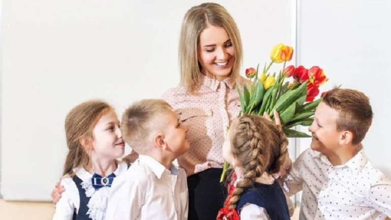 «Останній Бастіон» вітає українських учителів із професійним святом