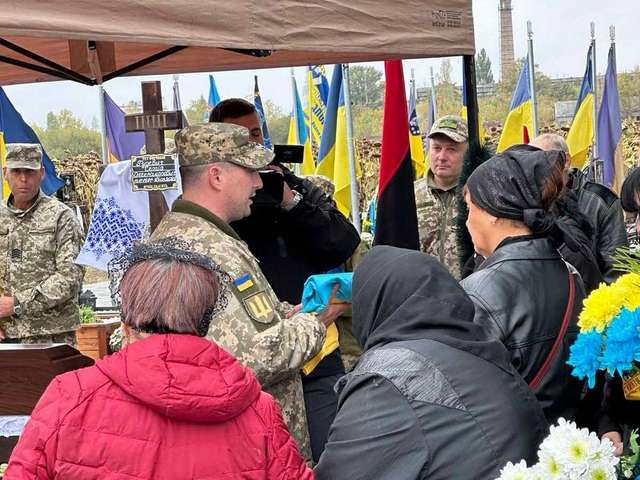 Оборонець Сергій Гуревич повернувся до рідного Миргорода «на щиті»_5
