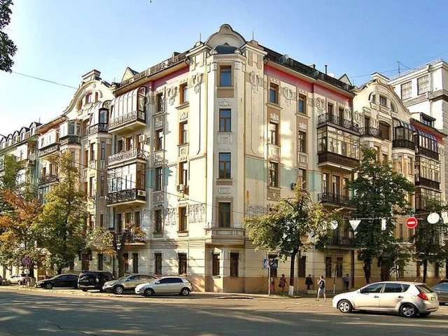 У лікарів Вінницької МСЕК знайшли безліч земельних ділянок та автомобілів_10