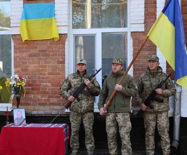 Бойовий чин лохвиччанина Олександра Гетманова закарбували у граніті_3