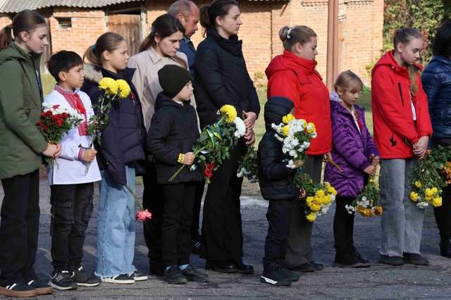 Бойовий чин лохвиччанина Олександра Гетманова закарбували у граніті_1