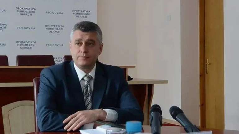 Голова Закарпатської прокуратури з 2020 року отримує пенсію