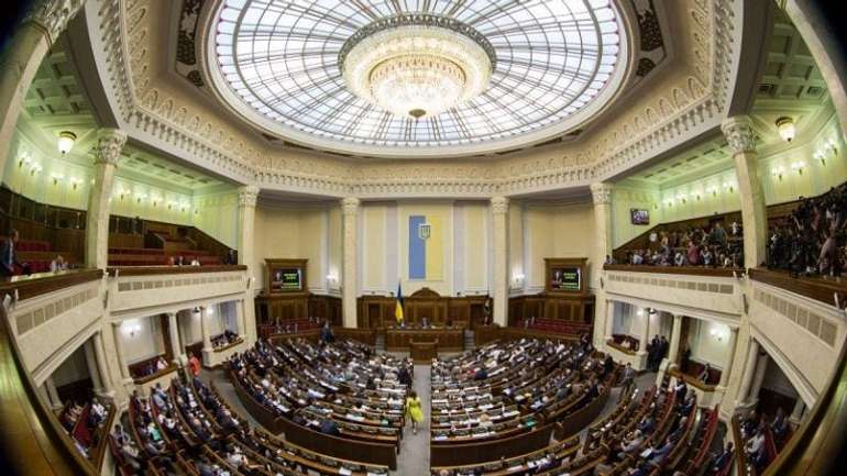 Вивернута на спід українська демократія