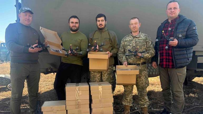Волонтери Полтавщини знову передали «бойові крила» захисникам