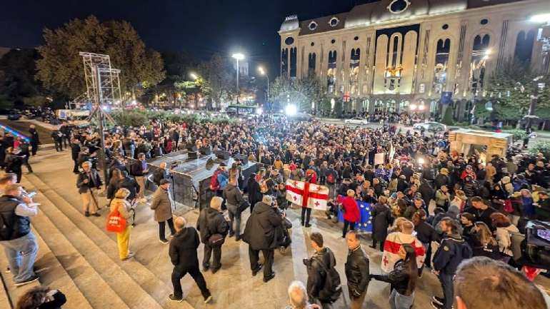Тбілісі знову прислужує Москві. Майдану троянд не чекайте