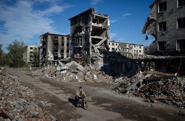 Класична окопна війна доби надсучасних дронів випалює Україну_9