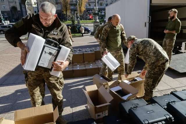 Класична окопна війна доби надсучасних дронів випалює Україну_7