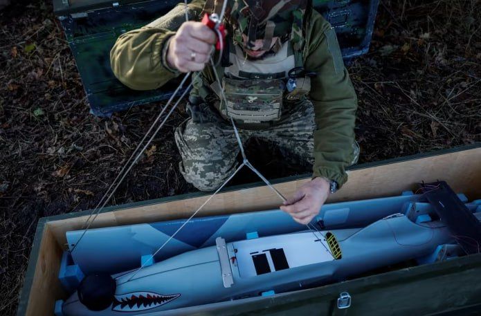 Підготовка воїнам ЗСУ дрону до бою та наслідок удару по ворожій техніці